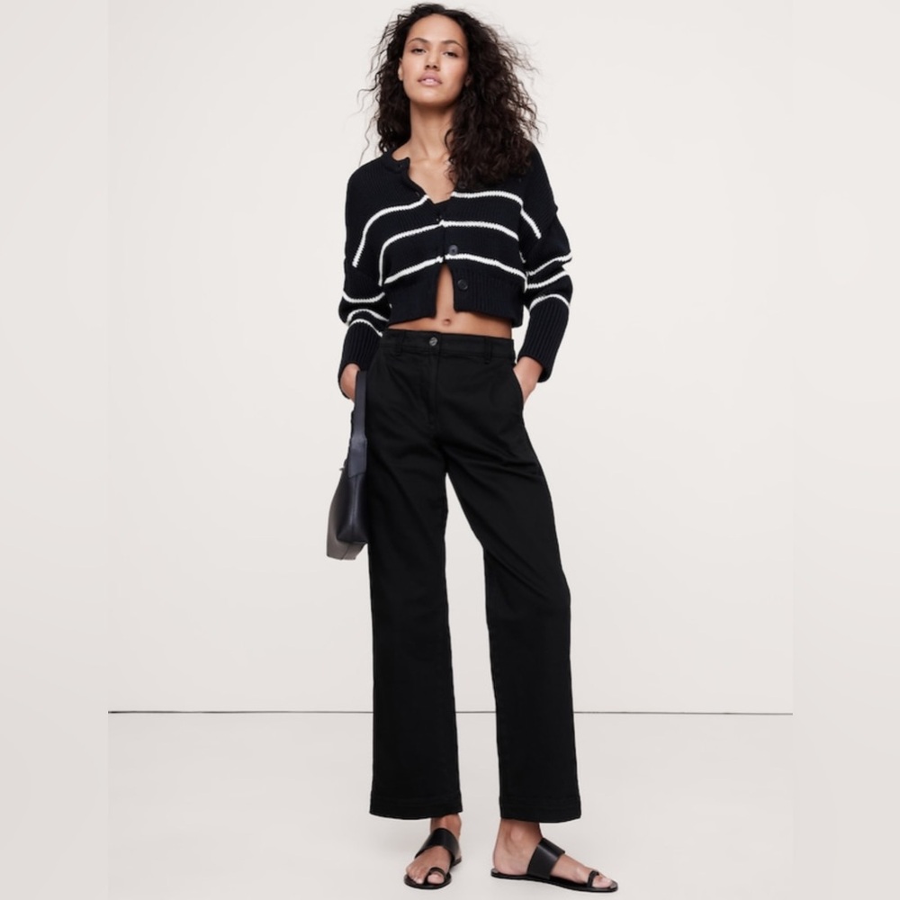 Banana Republic Weekender Straight Leg Pant. Size 4 Regular. Black #713476